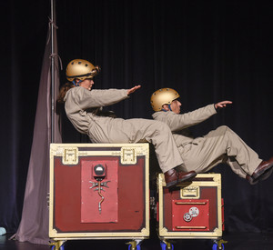 Zartbitter e.V. Fachtagung Zartbitter Fachtagung, 25.10. 2022, Comedia Colonia.
KINDERRECHTE SUPERKRÄFTE, Zartbitter-Präventionstheater zu Kinder-
rechten für Kinder im Grundschulalter
von und mit Britta Weyers, Ecki Pieper,
Imke Schreiber, Massimo Tuveri, Henning
Jung und Kolleg*innen des Zartbit-
ter-Theaterensembles.